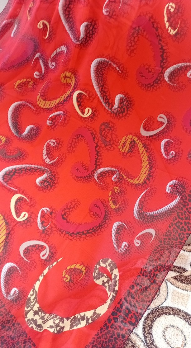 Kırmızı Desenli Kadın Fular - Görsel 3