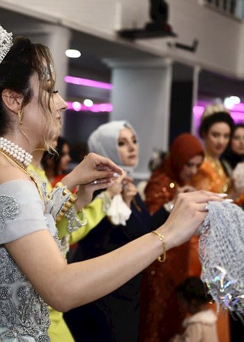 Uzun Mint/Gri Straplez İşlemeli Nişan/Kına Elbisesi - Görsel 3