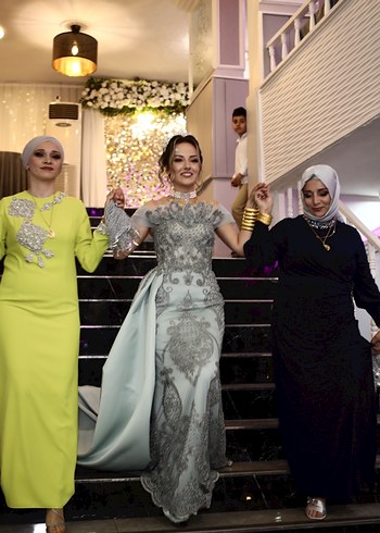 Uzun Mint/Gri Straplez İşlemeli Nişan/Kına Elbisesi - Görsel 4