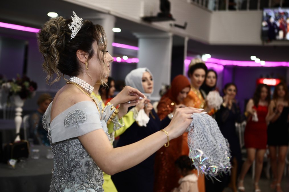 Uzun Mint/Gri Straplez İşlemeli Nişan/Kına Elbisesi - Görsel 3