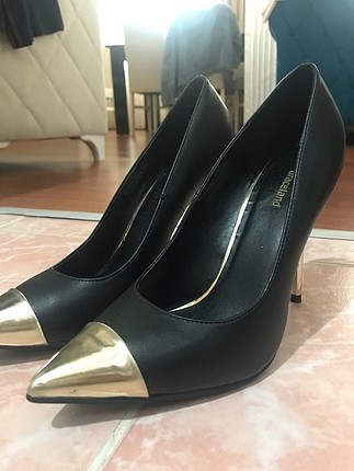 9cm Gold detaylı Siyah Stiletto