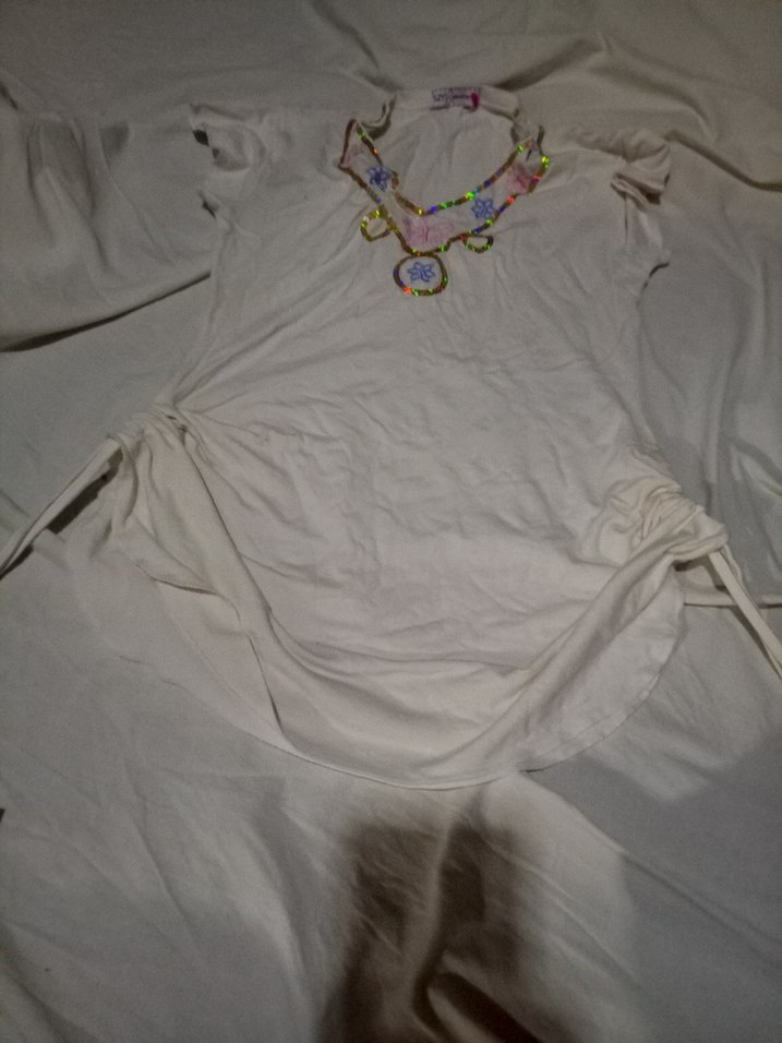 Boncuklu V Yakalı Tişört - Görsel 4