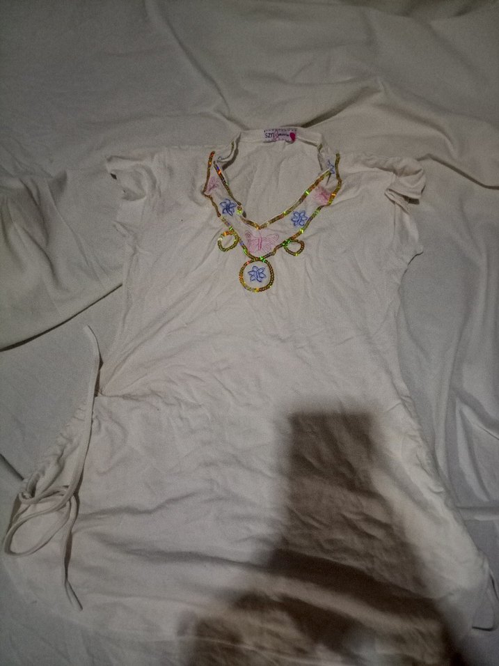 Boncuklu V Yakalı Tişört - Görsel 3