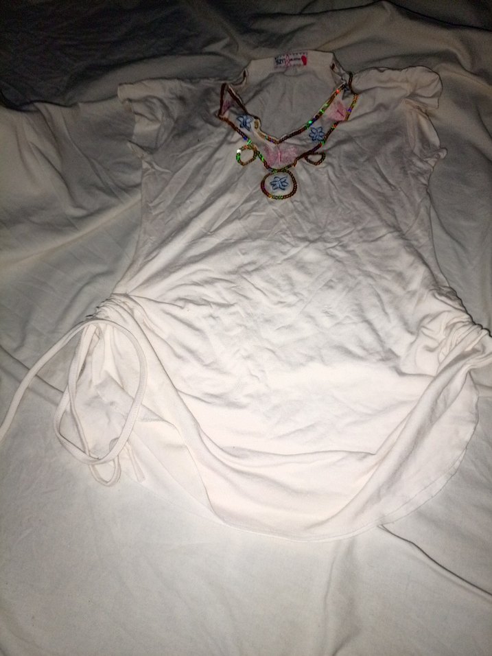 Boncuklu V Yakalı Tişört - Görsel 5