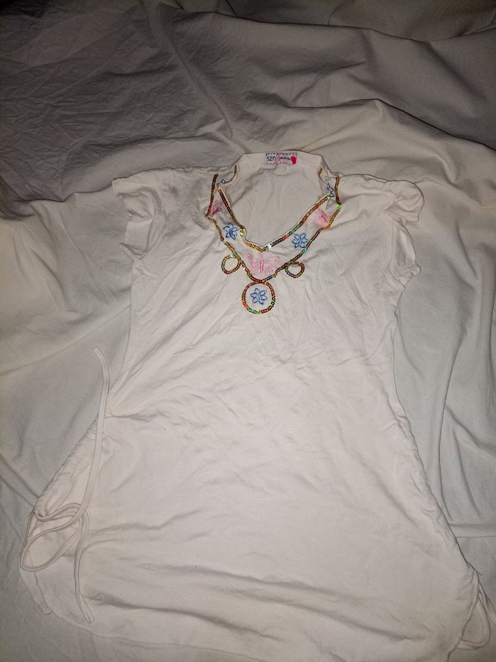 Boncuklu V Yakalı Tişört - Görsel 2