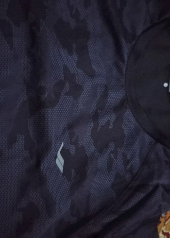 Erkek Siyah Kamuflaj Desenli Tişört - Görsel 4