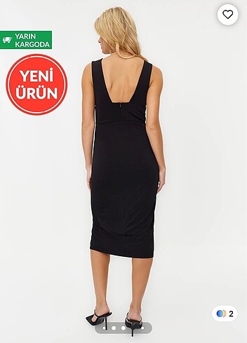 s Beden Vücudu saran drape detaylı elbise