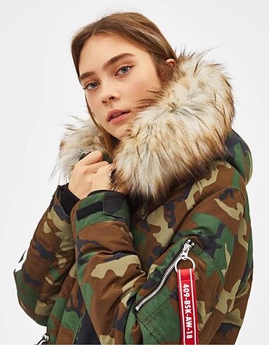 Bershka Kamuflaj Şişme Mont