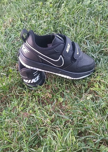 Erkek Çocuk Siyah Nike Cırtlı Spor Ayakkabı