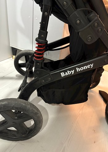Siyah Bebek Arabası yedek sepeti ve tekerleri var çok konforlu - Görsel 4