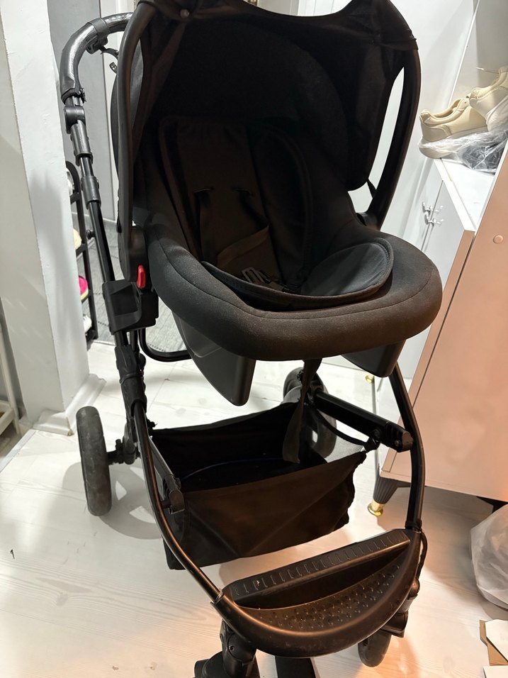 Siyah Bebek Arabası yedek sepeti ve tekerleri var çok konforlu - Görsel 3