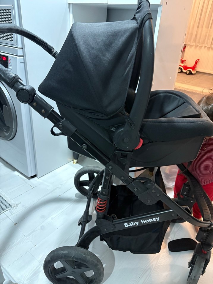 Siyah Bebek Arabası yedek sepeti ve tekerleri var çok konforlu - Görsel 2