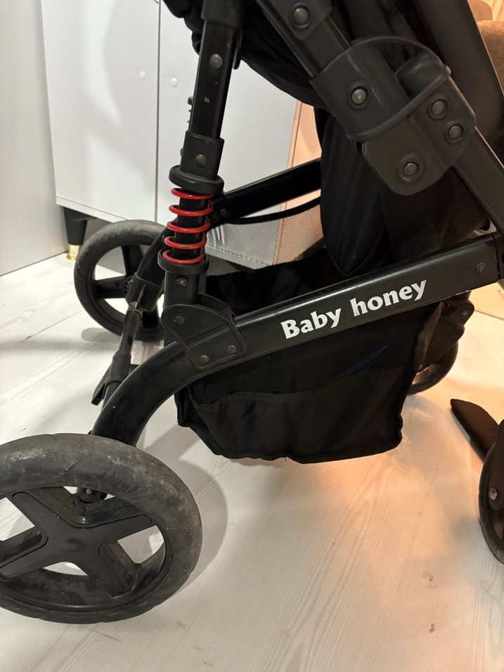 Siyah Bebek Arabası yedek sepeti ve tekerleri var çok konforlu - Görsel 4