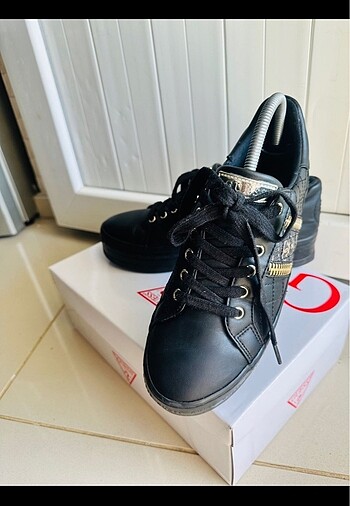 38 Beden siyah Renk Guess