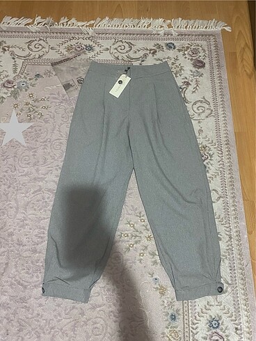 Yüksek bel pileli gri kumaş pantolon - Görsel 3