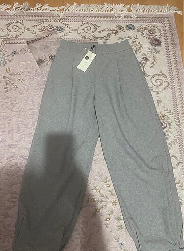 Yüksek bel pileli gri kumaş pantolon - Görsel 4