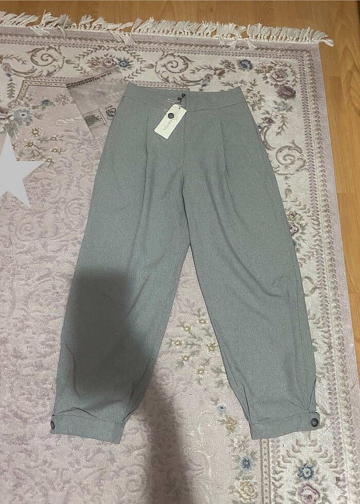 Yüksek bel pileli gri kumaş pantolon - Görsel 2