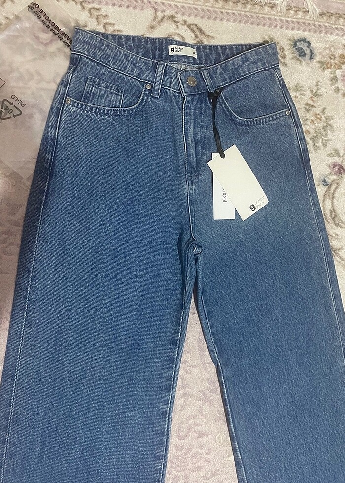 Ginatricot yüksek bel jean paçaları yırtmaçlı kot pantolon - Görsel 4