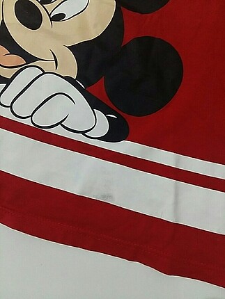 11-12 Yaş Beden kırmızı Renk Mickey mouse lu kısa tişört