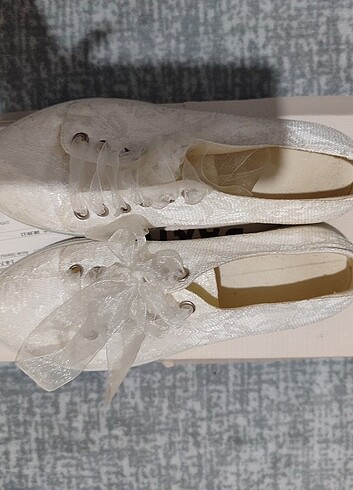 Beyaz dantelli kurdelalı spor ayakkabı - Görsel 5