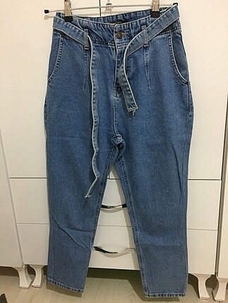 Belden Kuşaklı mom jeans