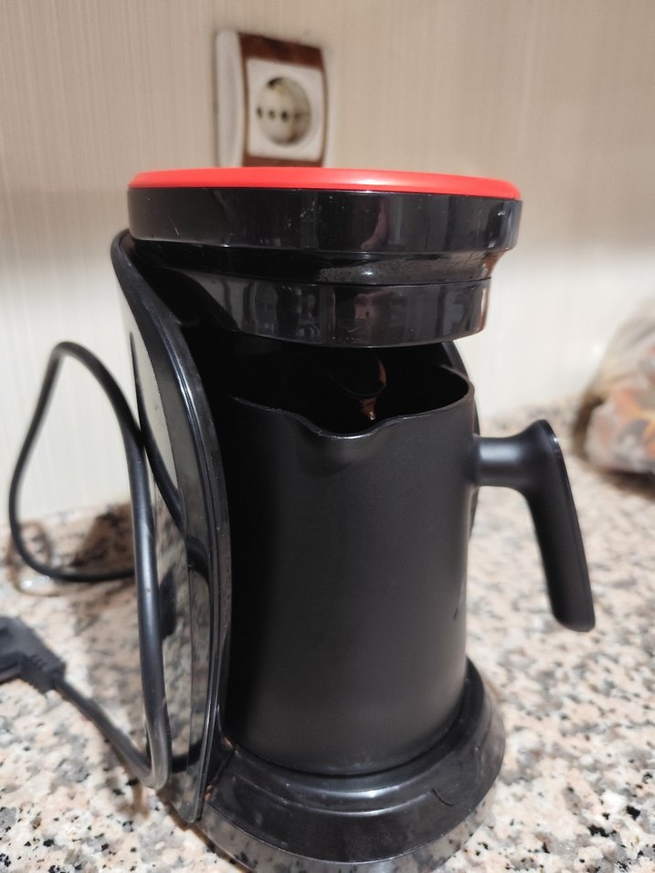 Kırmızı Siyah Kahve Makinesi - Görsel 2