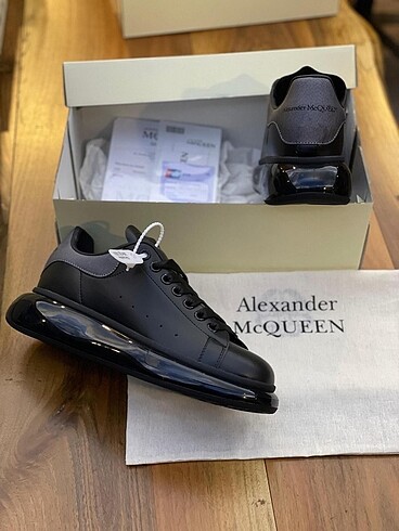 Alexander McQUEEN