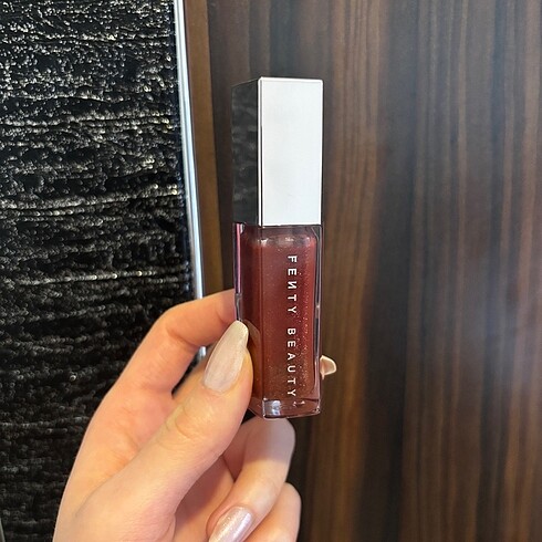 Fenty Gloss Bomb Hot Chocolit Lipgloss