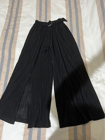 Bershka yırtmaçlı pantolon