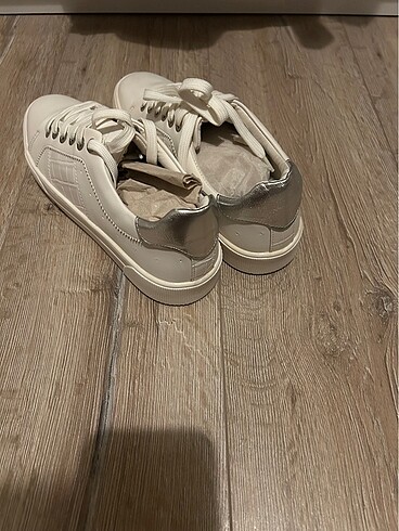 Bershka beyaz sneaker