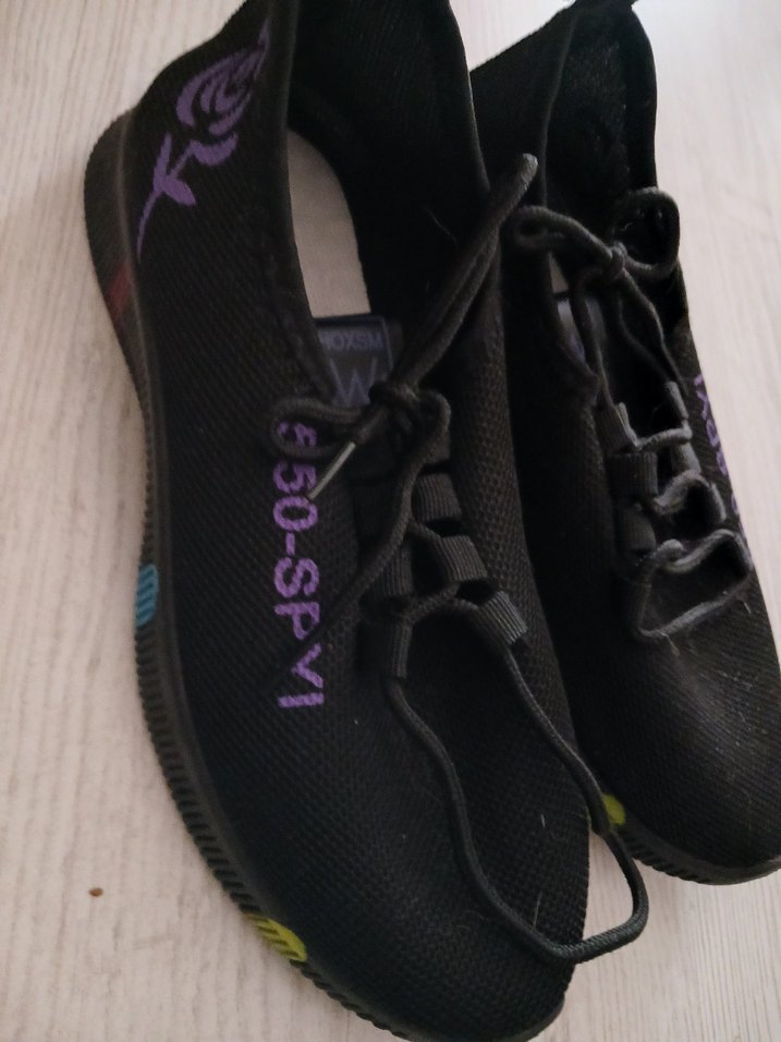 Siyah üzerine Mor Kadın Spor Ayakkabı - Görsel 3