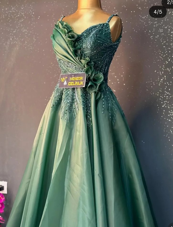 Yeşil V Yakalı Uzun Abiye Elbise - Görsel 4