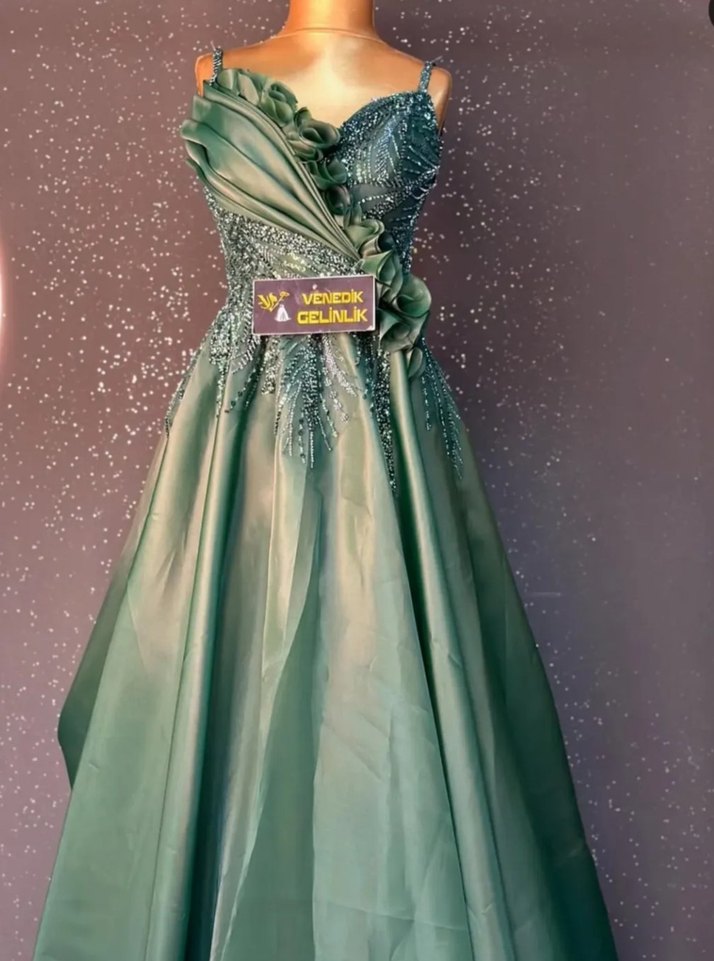 Yeşil V Yakalı Uzun Abiye Elbise - Görsel 3