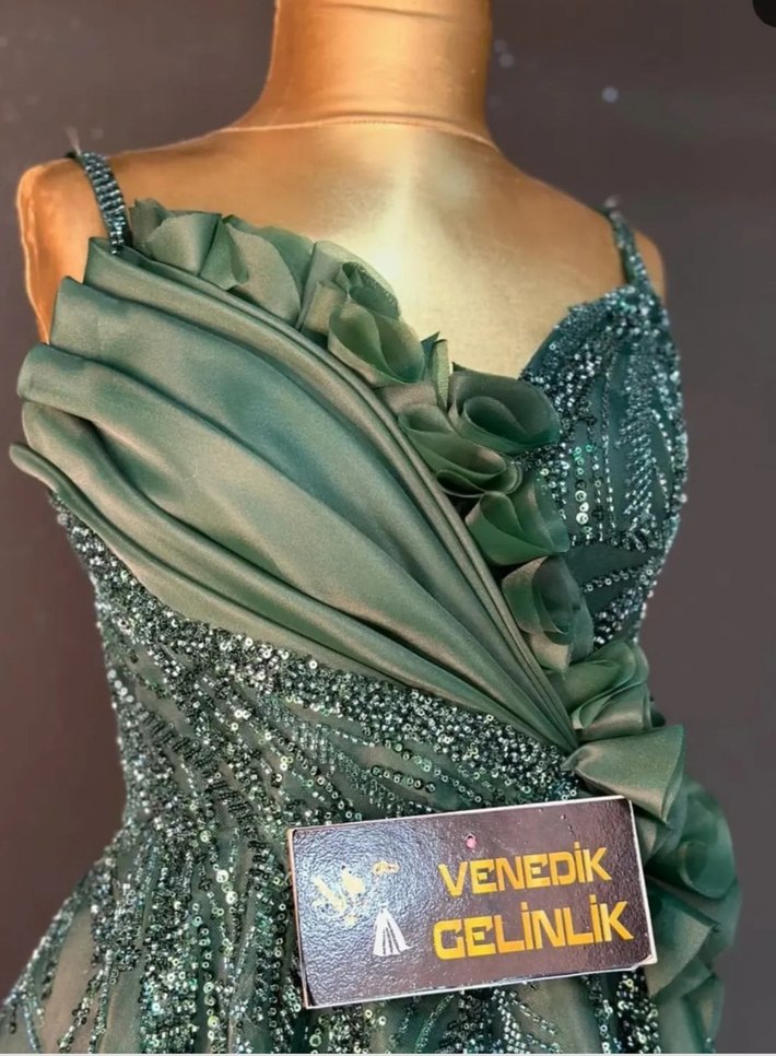 Yeşil V Yakalı Uzun Abiye Elbise - Görsel 2