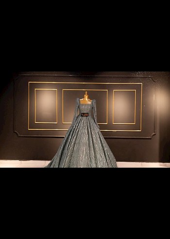 Uzun Kayık Yaka Siyah Nakışlı Kadın Elbisesi - Görsel 2