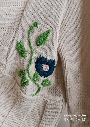 Nakışlı ekru Kısa Triko Hırka - Görsel 2