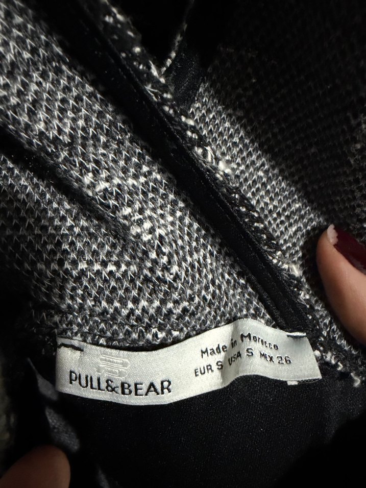 Pull&Bear siyah-beyaz tüvit kumaşlı, V yaka, askılı mini elbise - Görsel 3