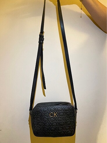 Calvin Klein siyah mini omuz çantası