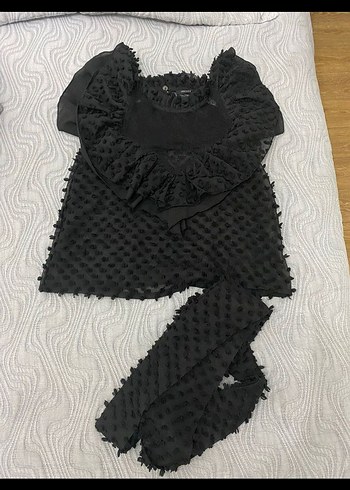 Trendyol & Milla Siyah V Yaka Fırfırlı Mini Bluz