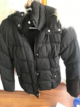Kapüşonlu şişme mont