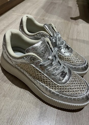 Nine West Sik Ve Rahat Gumus Sneaker Hic Giyilmedi Sifir