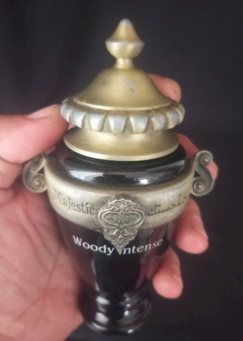 Beden siyah Renk Arabian Oud Majestic Woody Intense 100 ml Sprey