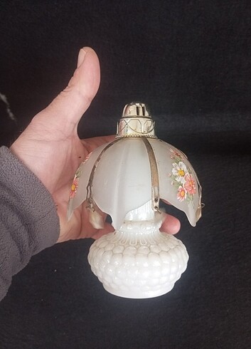 OPALİN ABAJUR FORMUNDA PARFÜM ŞİŞESİ Cam, 15 cm yüksekliğinde 