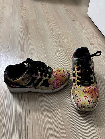 36 Beden çeşitli Renk Adidas spor ayakkabı