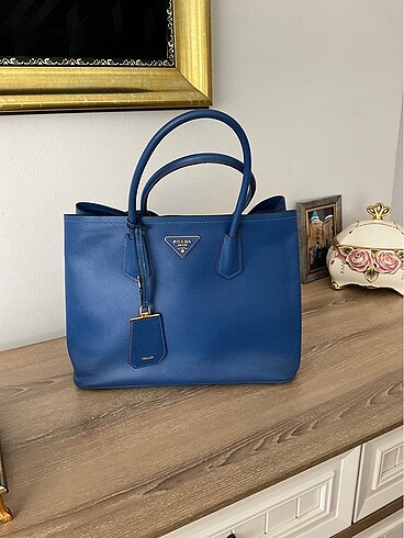 Prada çanta