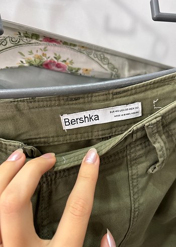 Bershka Kadın Kemerli Salaş Haki Kargo Pantolon