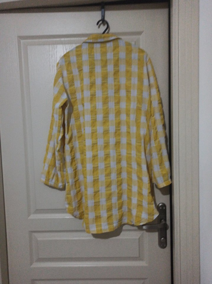 Uzun Kollu Sarı Düğmeli Kadın Gömlek - Görsel 2