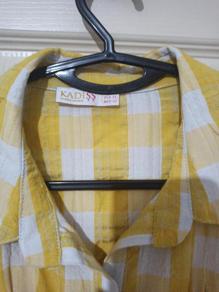 Uzun Kollu Sarı Düğmeli Kadın Gömlek - Görsel 4