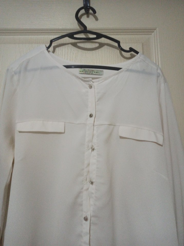 Kadın Beyaz Düğmeli Uzun Kollu - Görsel 3