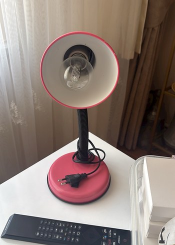 Pembe Masa Lambası